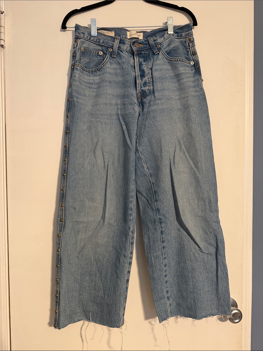 Universal Thread - Light Wash Wide Leg Jeans with Side Studs - size 2